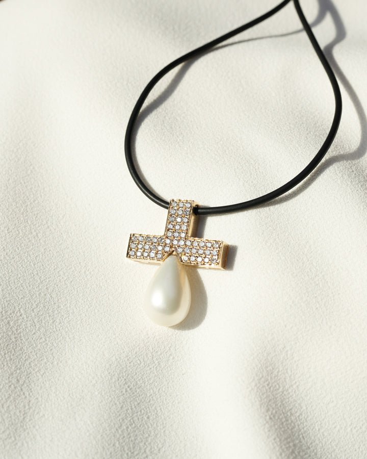 22 Cross Pearl
